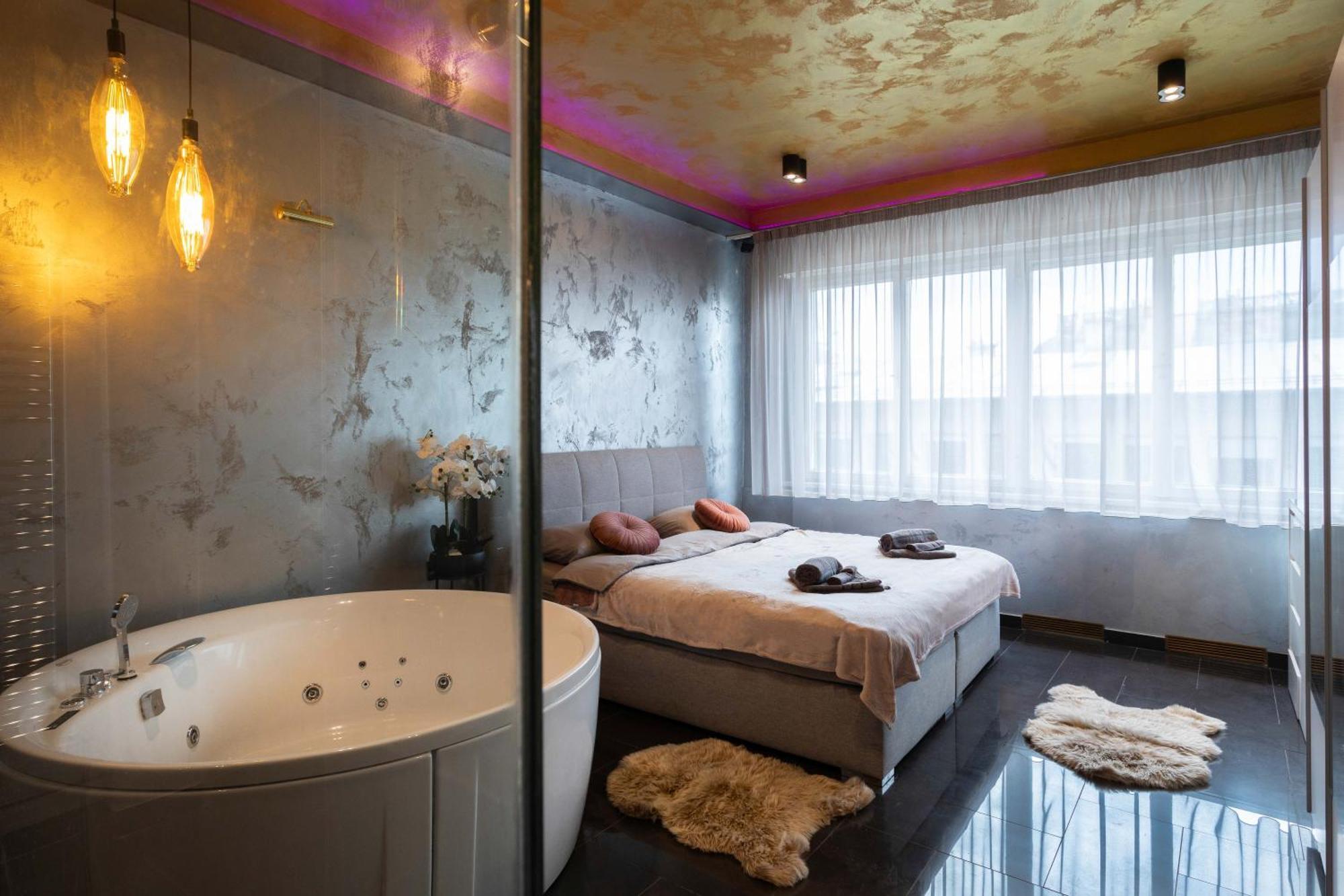 Apartment Luxor,luxury,jacuzzi,main Square *