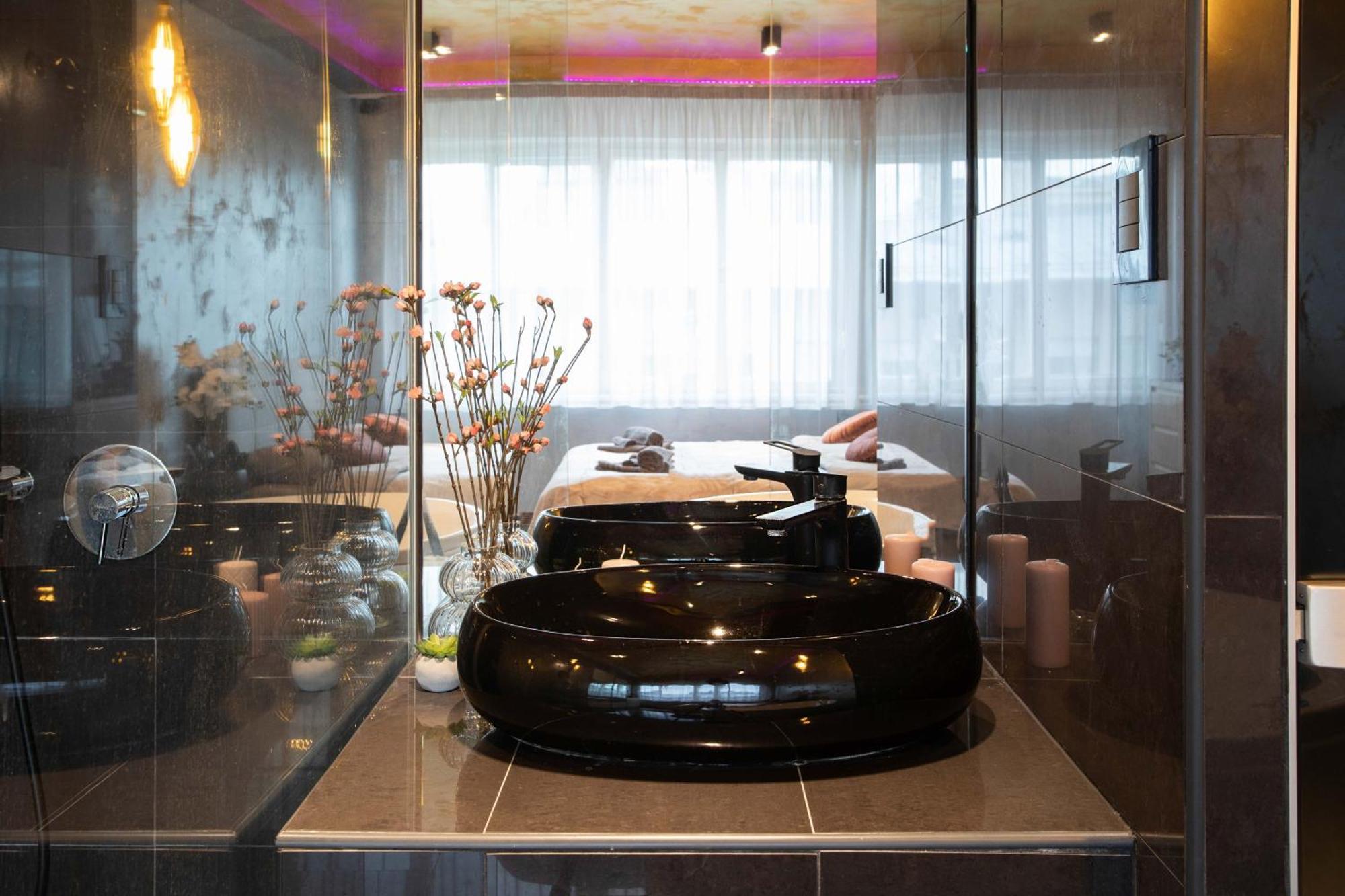 Luxor,luxury,jacuzzi,main Square Apartment *