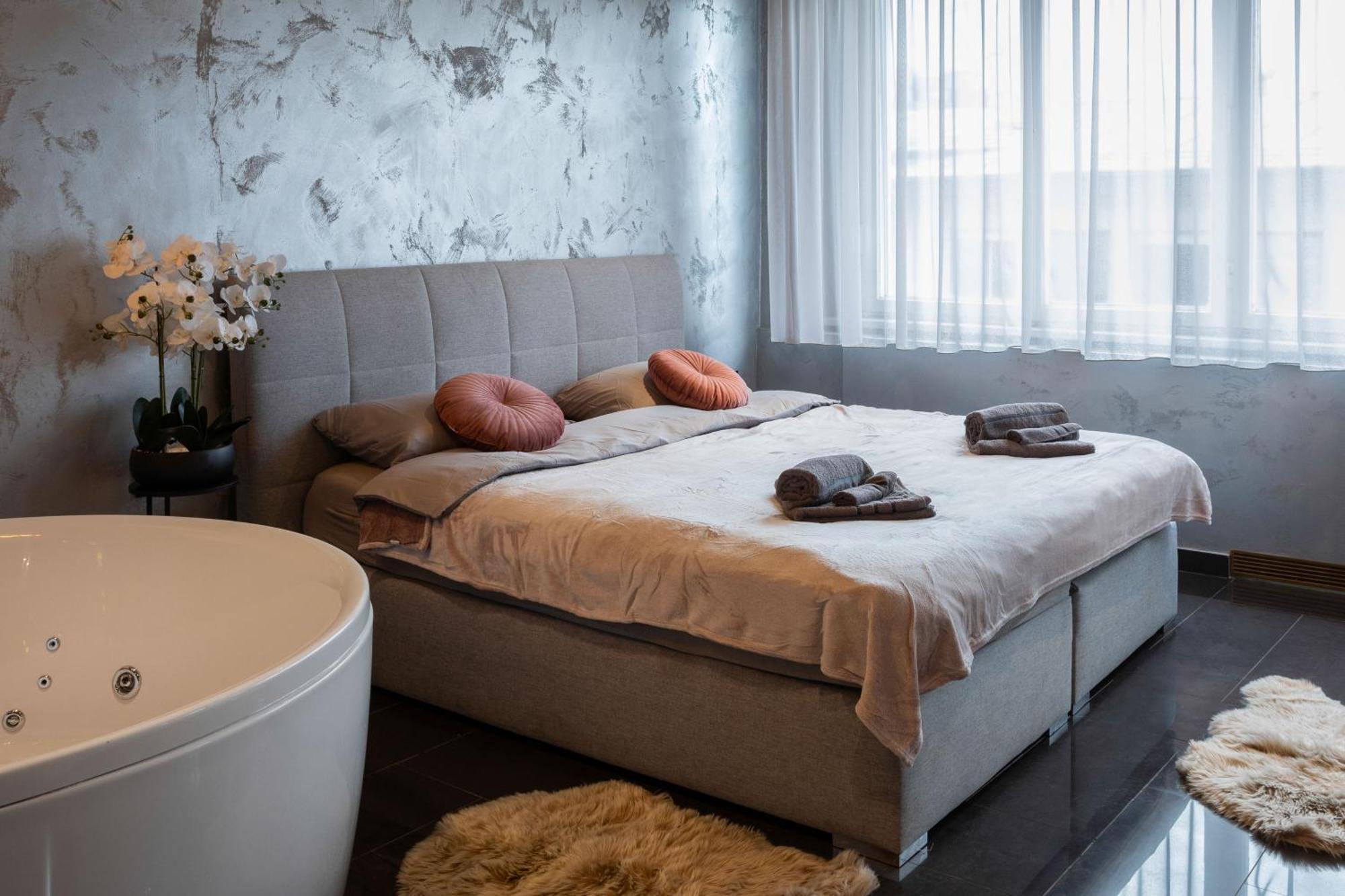 Luxor,luxury,jacuzzi,main Square Zagreb